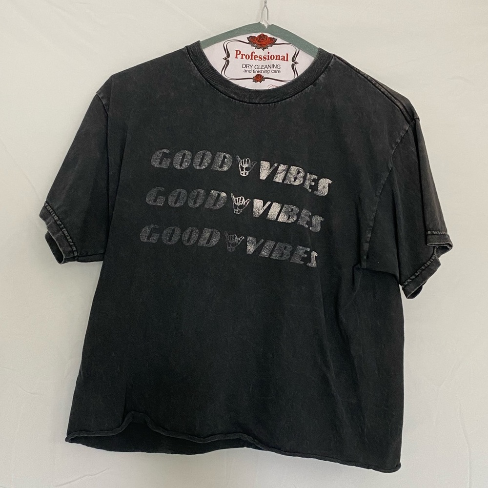 Brandy Melville (J. Galt) Cropped Good Vibes Tee